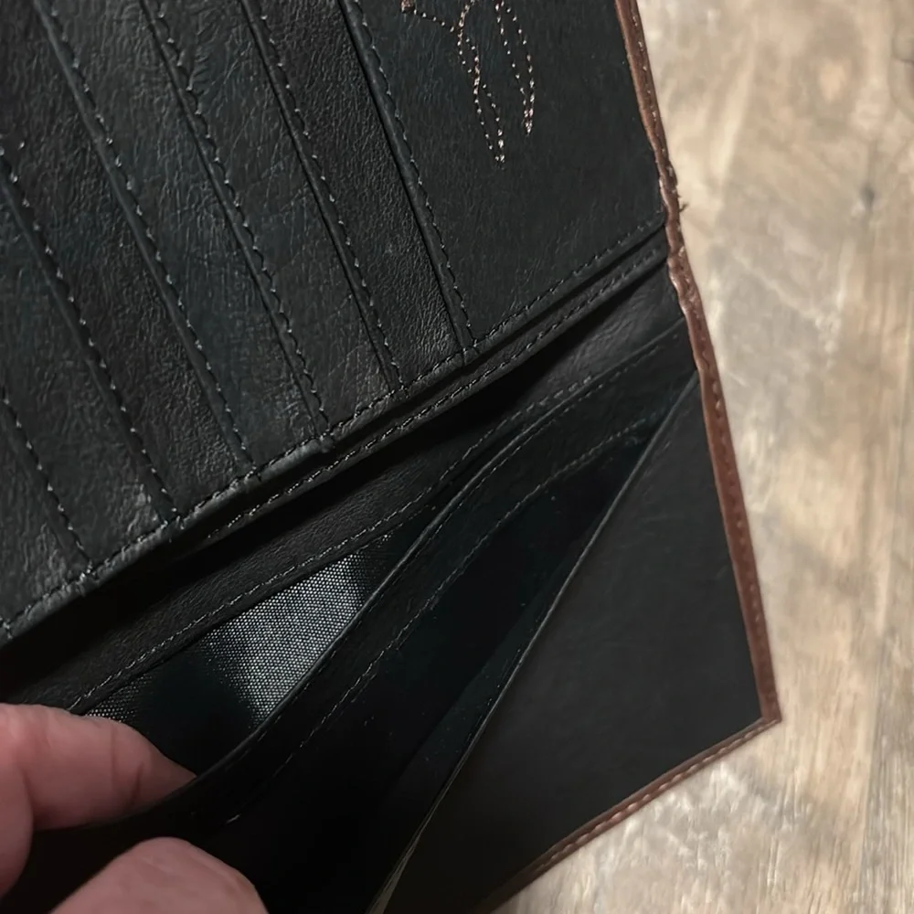 Justin Rodeo Genuine Leather Low Profile,RFID,8 card slots,slip pockets,Concho